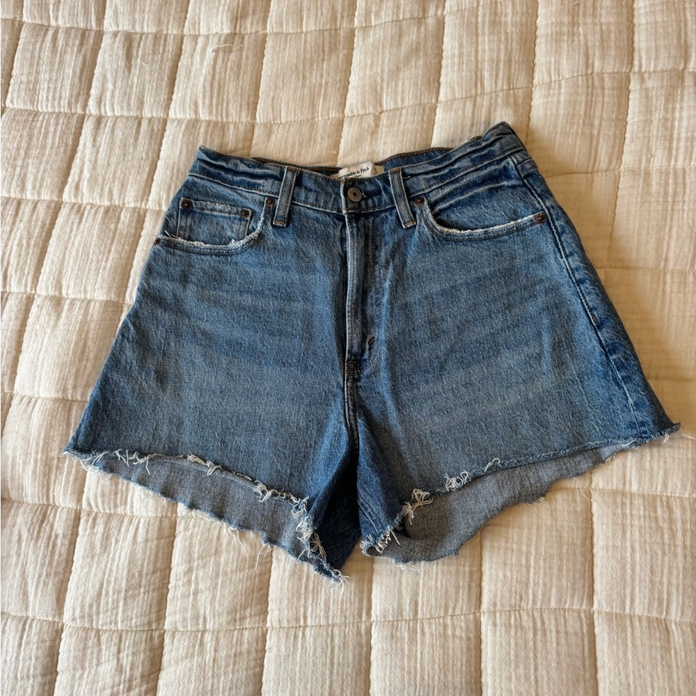 Abercrombie & Fitch High High-Waisted Curve Love Dad shorts